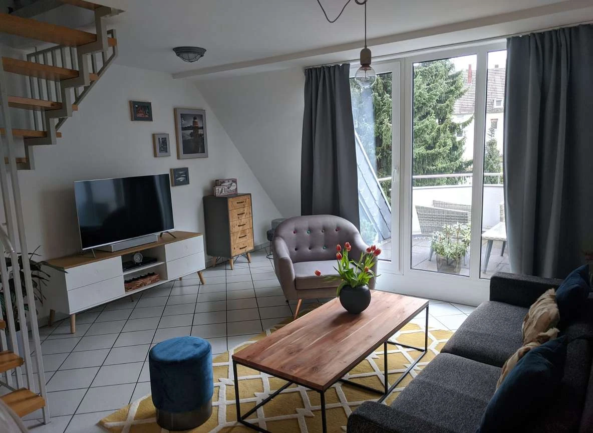 Schöne, helle 2-Zimmer Maisonette ETW mit gr. Balkon und Stellplatz Schöne, helle 2-Zimmer Maisonette ETW mit gr. Balkon und Stellplatz